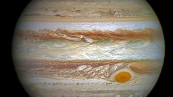 Jupiter tak mau ketinggalan menghiasi langit Bumi dini hari nanti. Foto: NASA