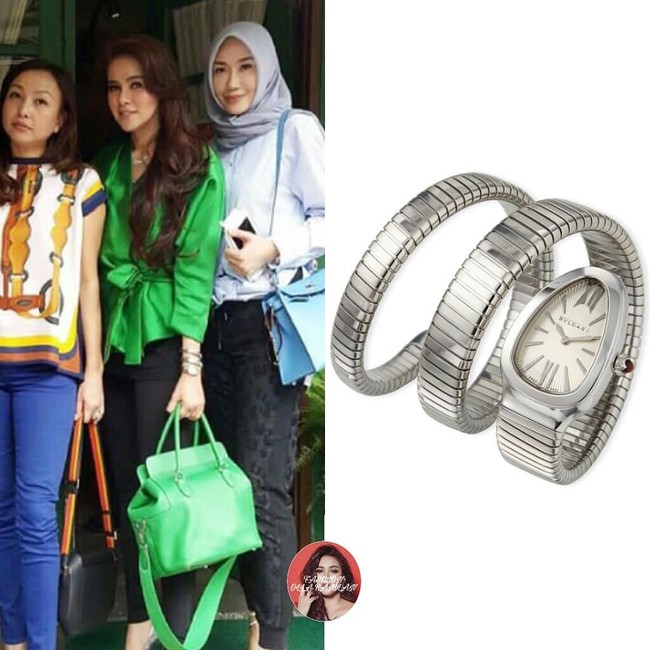Olla Ramlan tampak mengenakan jam tangan Bvlgari. Jam tangan Bvlgari Serpenti Tubogas itu dijual di situs Neiman Marcus seharga US$ 7.700 atau sekitar Rp 110 jutaan. Foto: Instagram