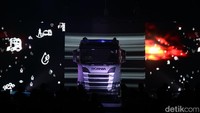 Truk Scania NTG yang diperkenalkan mencakup seluruh tipe truk dan bus Scania hasil pabrikasi terbaru. Produk tersebut adalah Scania Fire Truck P460-B4X4, Scania Tractor Head tipe P360-A6X2 dan tipe P360-A6X4, Scania XT P410-B8X4 Heavy Tipper dan Scania XT Tipper P360-B6X4. Foto: Ruly Kurniawan