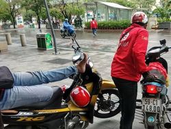 Mengintip Driver Go-Jek Nongkrong di Vietnam
