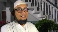 (Saya) Semangat dong. Persiapan khusus nggak ada,” kata Novel usai salat Subuh, di depan kediamannya di Jalan Deposito, Kelapa Gading, Jakarta Utara, Jumat (27/7/2018). 