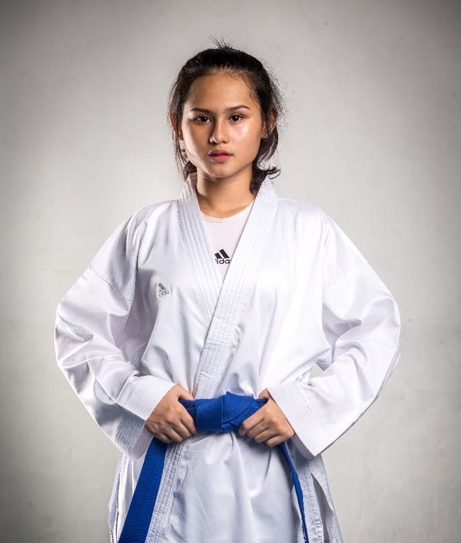 Ceyco saat berpose mengenakan baju karate. Cantik tapi gahar! Foto: Instagram/@ceycogeorgia