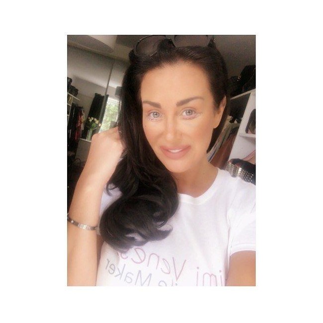 Aku tidak khawatir mati karena prosedur atau operasi, hidup terlalu singkat. Aku bisa bisa saja tertabrak bis besok atau terjebak di kebakaran. Hidup terlalu singkat kamu tak bisa mengkhawatirkan apa yang akan terjadi karena ketika waktumu habis, waktumu habis, kata Aimi dilansir Daily Mail. Foto: Instagram @aimis_world