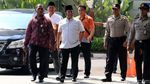 Gaya Santai Zainudin Hasan Saat Digiring ke KPK