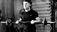 Pria kelahiran 16 September 1992, Dallas, Texas, Amerika Serikat ini pun kerap mengunggah aktivitasnya saat sedang melatih otot-otot tubuhnya. (Foto: Instagram/nickjonas)