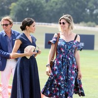 Dalam penampilan terbarunya, ipar Kate Middleton ini menenteng cluth dari J.Crew. Tas dari brand high street tersebut seharga US$ 35 atau sekitar Rp 500 ribuan.  Foto: dok. Getty Images