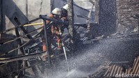 Kebakaran terjadi di kawasan padat penduduk di Jalan Sunter Muara, Sunter Agung, Jakarta Utara, Jumat (27/7/2018).