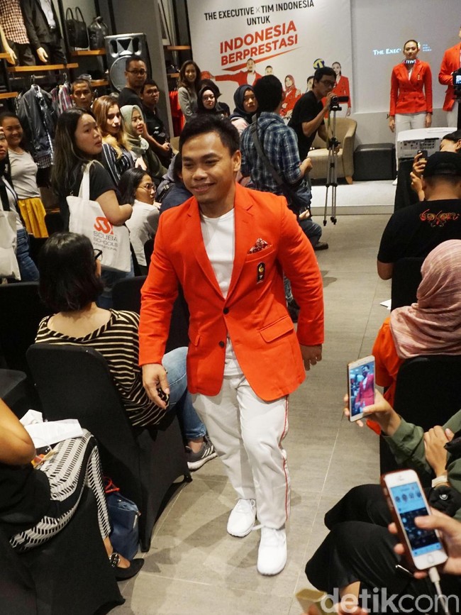 Bukan cuma Pungky, atlet angkat besi Eko Yuli Irawan dan pebasket Arki Wisnu juga jadi model dadakan di acara yang turut dihadiri oleh Erick Thohir, selaku Ketua Umum Komite Olimpiade Indoneisa (KOI) dan Ketua Panitia Pelaksana Asian Games 2018. (Foto: Daniel Ngantung/Wolipop)