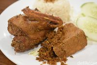 Bebek BKB: Mantap! Begor Hitam Khas Bengkulu Plus Sambal Super Pedas