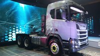 Acara ini dihadiri oleh Presiden Direktur UT, Gidion Hasan, Direktur Marketing UT, Loudy Irwanto Ellias, Jajaran manajemen UT, Scania Senior Vice President of Trucks Sales and Marketing, Alexander Vlaskamp, serta Scania Director Mining Sales and Marketing, Sven Erik Gustafsson. Foto: Akfa Nasrulhak