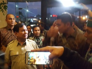 Disambut Hangat, Prabowo dan Aher Tiba di Ijtimak Ulama