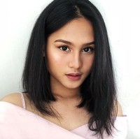 Wajahnya yang imut juga kontras dengan bela diri karate yang digelutinya saat ini. Dipulas makeup bernuansa nude, Ceyco terlihat makin cantik. Foto: Instagram/@ceycogeorgia