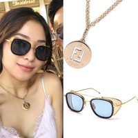 Nikita Willy berpose memakai kalung emas dari brand Fendi di sela-sela liburannya. Kalung dengan bandul berlogo Fendi itu harganya US$ 130 atau sekitar Rp 1,8 juta. Foto: Instagram