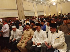 Ijtimak Ulama Dibuka, Prabowo-Zulkifli-Salim Duduk Berjejer