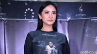 Wah, makin jatuh hati sama Nadya Arina ya guys? Pool/Noel/detikFoto.