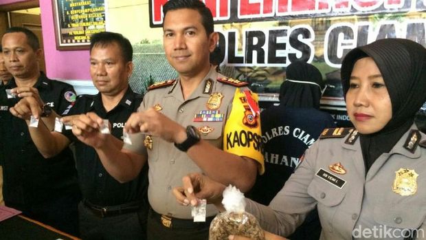 Wanita Ini Selundupkan Sabu Dalam Kue Semprong ke Lapas Ciamis