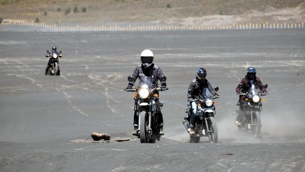Tips Menaklukkan Lautan Berpasir Bromo Pakai Motor