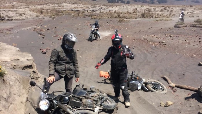 Touring motor Royal Enfield Himalayan ke Bromo