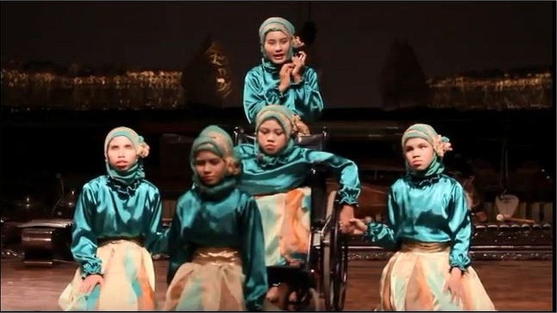 Tarian Remaja Perempuan Tunanetra di Solo yang Membuat Haru Tarian Remaja Perempuan Tunanetra di Solo yang Membuat Haru
