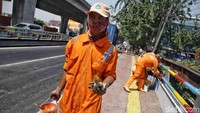 Pelaksanaan Asian Games 2018 di kota Jakarta memacu para petugas PPSU untuk mempercantik setiap sudut jalan kota Jakarta.