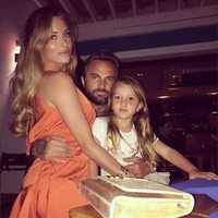 Sang suami sangat khawatir saat itu. Ia memohon kepada Natalie untuk menghentikan obsesinya. Suamiku mengatakan, ini terlalu berisiko untuk kesehatan, kamu memiliki dua anak, aku tidak ingin kamu melakukan ini, kata Natalie menirukan ucapan sang suami.  Foto: dok. Instagram (@natalierichmarbella)