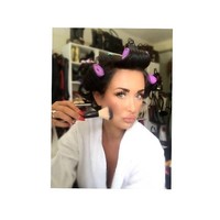 Setelah Botox, Aimi juga telah operasi payudara, kelopak mata, hidung dan bawah mata. Ia suntik filler di bibir serta hormon pertumbuhan untuk mempertahankan tampilan muda. Yang terbaru, ia melakukan operasi bokong untuk kedua kalinya. Foto: Instagram @aimis_world