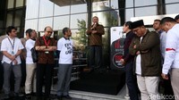 Selamat datang kembali. Kami terima sepenuh hati, tetap bekerja di tempat semula tanpa ada mutasi, kata Ketua KPK Agus Rahardjo.