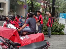 Mengintip Driver Go-Jek Nongkrong di Vietnam