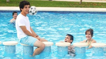 Saat bola bersentuhan dengan pipi. Foto: Brightside