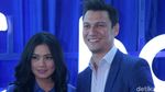 Happy Family! Gaya Serba Biru Titi Kamal dan Keluarga