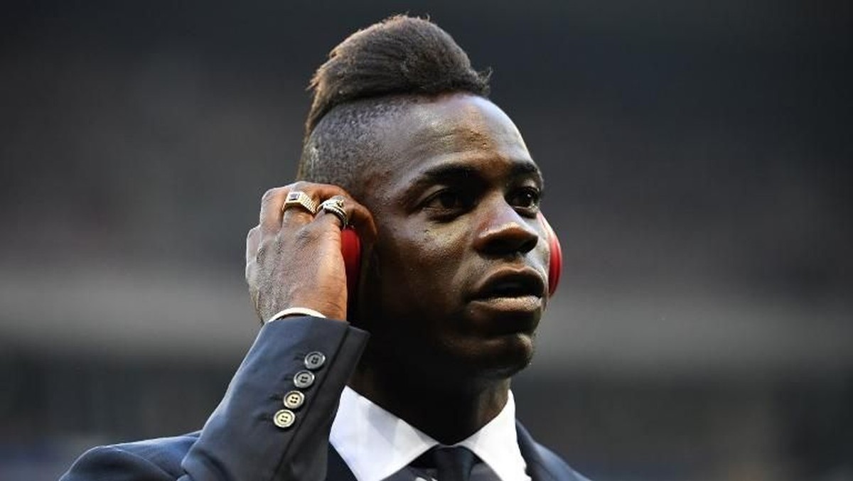 Roberto Mancini prihatin dengan Mario Balotelli yang masih menganggur. (Foto: FRANCK FIFE/AFP)