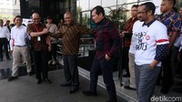 Selamat datang kembali. Kami terima sepenuh hati, tetap bekerja di tempat semula tanpa ada mutasi, kata Ketua KPK Agus Rahardjo.
