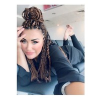 Adalah Aimi Veness, wanita asal Inggris yang punya mimpi untuk tetap bisa tampil cantik dan seksi di usia tua nanti. Wanita tersebut pun melakukan serangkaian operasi plastik untuk mendapatkan tampilan yang diiinginkan. Foto: Instagram @aimis_world