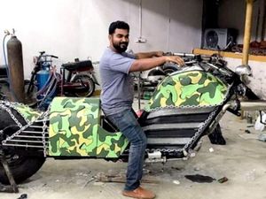 Pria Ini Bikin Motor Chopper Sepanjang 4 Meter
