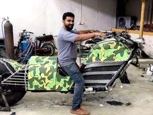 Pria Ini Bikin Motor Chopper Sepanjang 4 Meter