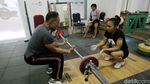 Latihan Ekstra Atlet Angkat Besi Jelang Asian Games 2018