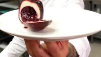 Chef Cedric Grolet bulan lalu dinobatkan sebagai pastry chef terbaik di dunia. Lewat instagramnya @cedricgrolet, ia membagikan momennya bersama kue-kue kreasinya. Foto: instagram @cedricgrolet