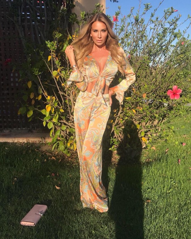 Untuk menjadi model, kamu tidak bisa jadi gadis rata-rata. Kamu harus memiliki sesuatu yang spesial, jadi aku melakukannya (operasi plastik), ungkap Natalie dalam acara bincang-bincang di Channel 5.  Foto: dok. Instagram (@natalierichmarbella)