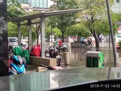 Mengintip Driver Go-Jek Nongkrong di Vietnam