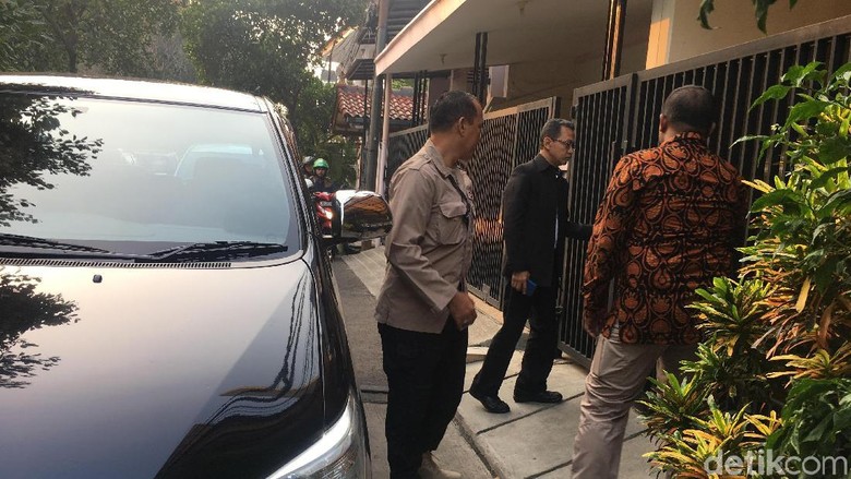 Begini Aktivitas Novel di Rumah Jelang Ngantor ke KPK Begini Aktivitas Novel di Rumah Jelang Ngantor ke KPK