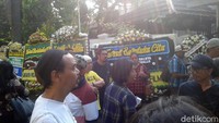 Kabar duka datang dari aktor senior Tino Saroenggallo. Foto: Febriyantino