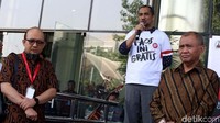 Mantan Ketua KPK, Abraham Samad juga menyampaikan orasi.