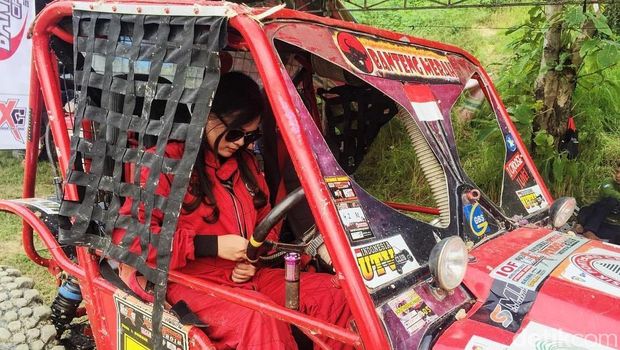 Pebalap Cantik Ini Coba Nyaleg, Pingin Tahu Gak Sih Tujuannya