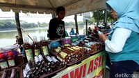 Stand kuliner khas Betawi mulai menjajakan dagangannya.