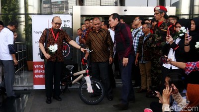 Sepeda dari Pegawai KPK untuk Pengungkap Serangan ke Novel