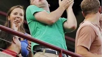 Ini bukan atraksi bola. Foto: Brightside