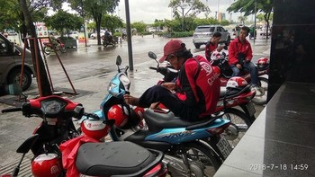 Untuk menjajalnya, pelanggan tersebut harus mengunduh aplikasi Go-Viet di Play Store dan App Store. Pelanggan disuruh mencoba menggunakan aplikasi Go-Bike dan Go-Send. Foto: Facebook CLB Go-Viet HCM