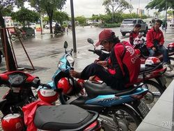 Mengintip Driver Go-Jek Nongkrong di Vietnam