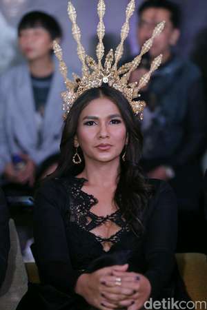 Selain untuk Popularitas, Nova Eliza Cerai karena 