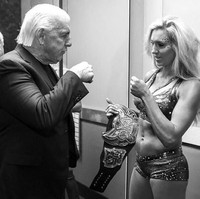 Charlotte memulai debutnya di arena SmackDown lima tahun. Selam itu, ia telah 10 kali memenangkan kejuaraan WWE Wanita. (Foto: Instagram)